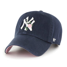 Load image into Gallery viewer, `47 Brand New York Yankees Thorn Clean Up Dad Hat Navy/White