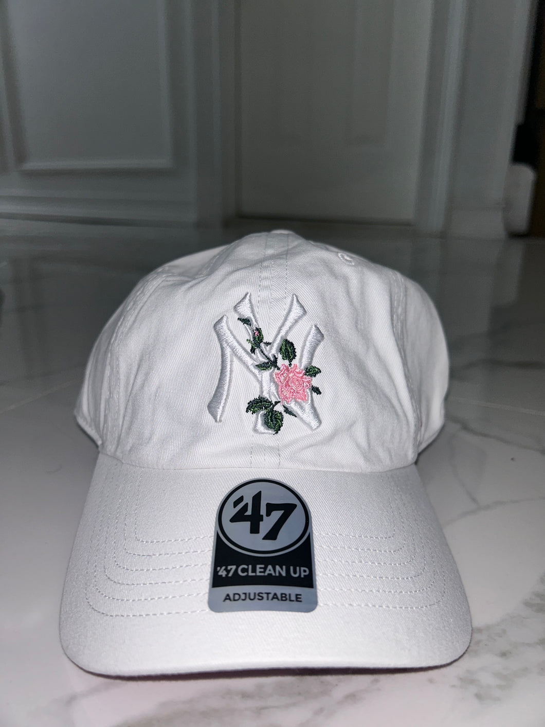 `47 Brand New York Yankees Pink Thorn Clean Up Dad Hat White