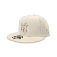 Load image into Gallery viewer, Natural New York Yankees Gray Bottom Color Pack New Era 9Fifty Snapback