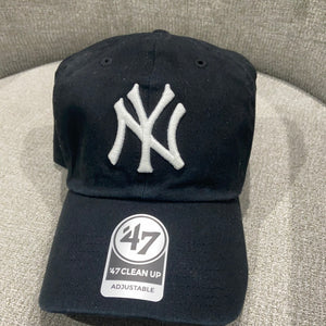 New York Yankees `47 Brand Black Clean Up Adjustable Hat with Petal Pink Brim