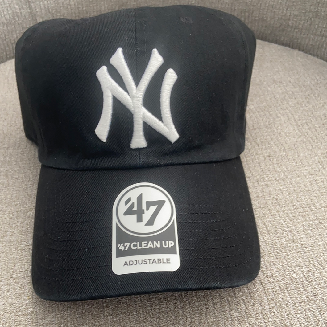 New York Yankees `47 Brand Black Clean Up Adjustable Hat with Pink Brim