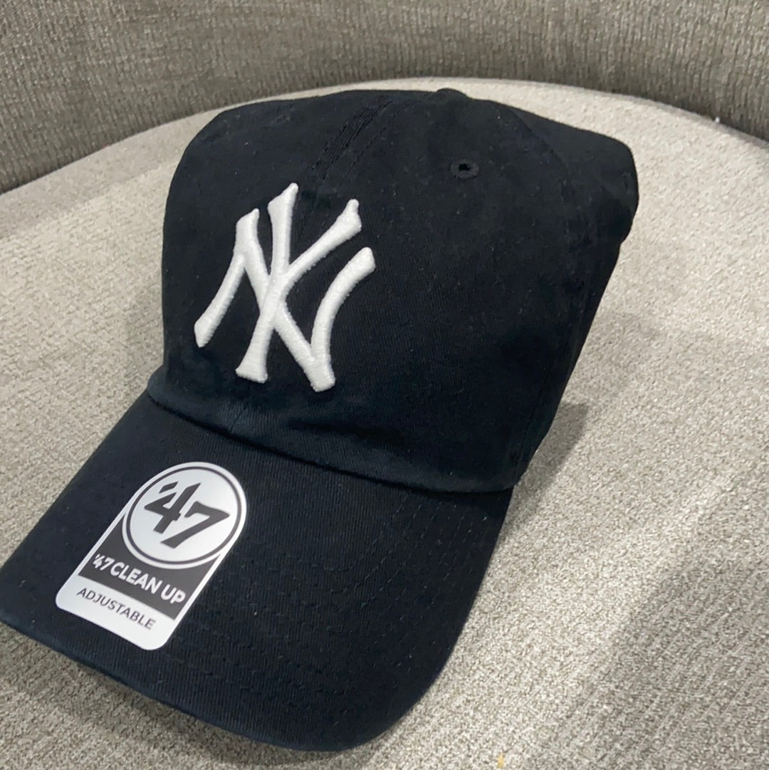 New York Yankees `47 Brand Black Clean Up Adjustable Hat with Petal Pink Brim