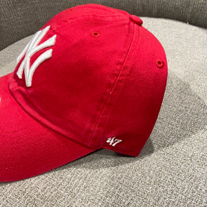 New York Yankees `47 Brand Red Clean Up Adjustable Hat with Petal Pink Brim