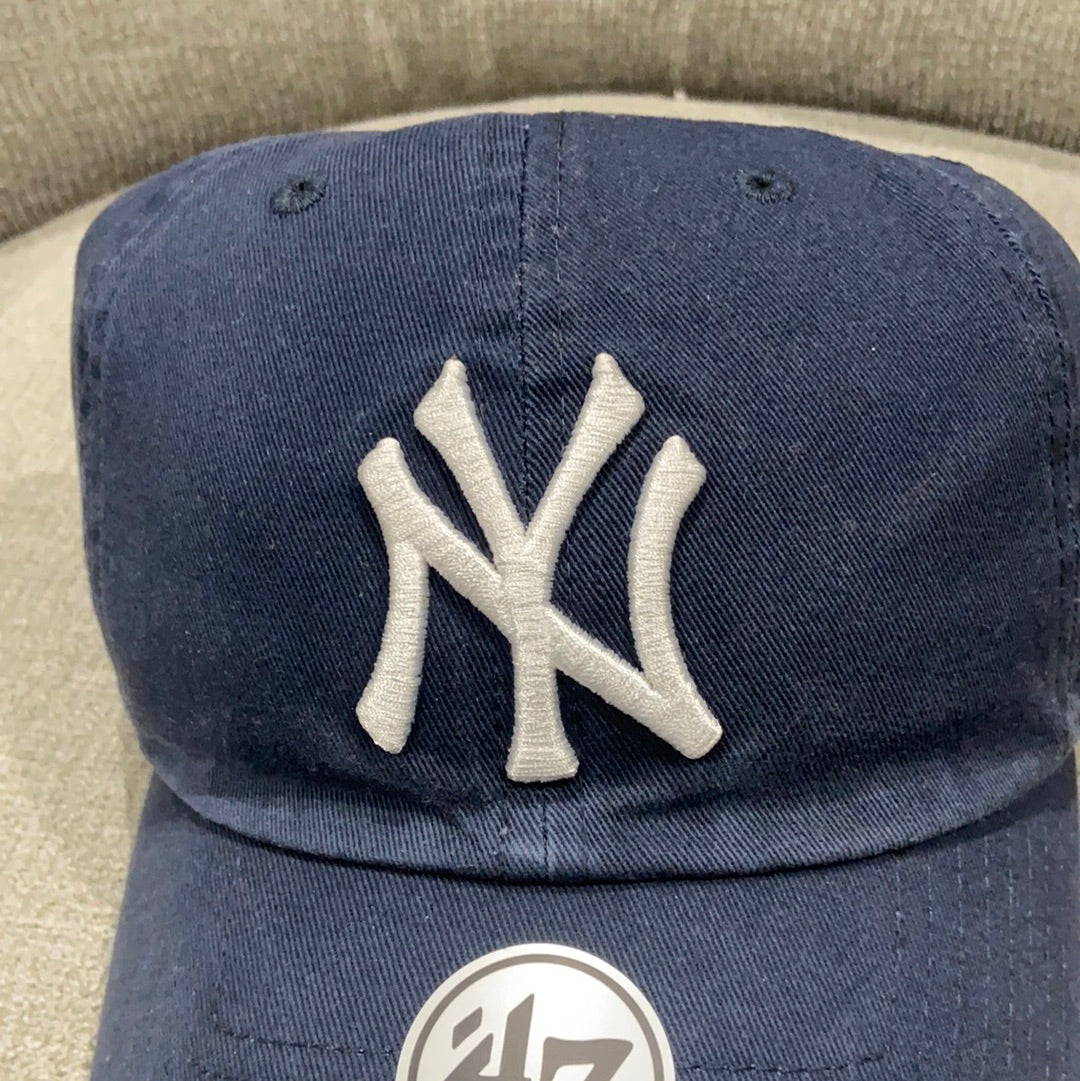 New York Yankees 47 Brand Navy Clean Up Adjustable Hat with Petal Pink Brim