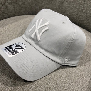 New York Yankees `47 Brand Grey Clean Up Adjustable Hat with Petal Pink Brim